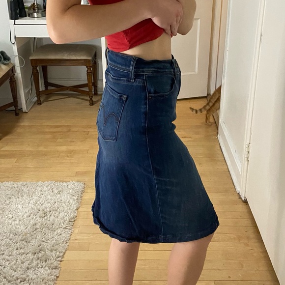 3/$19✨ Levi Midi Denim Skirt - Picture 5 of 12